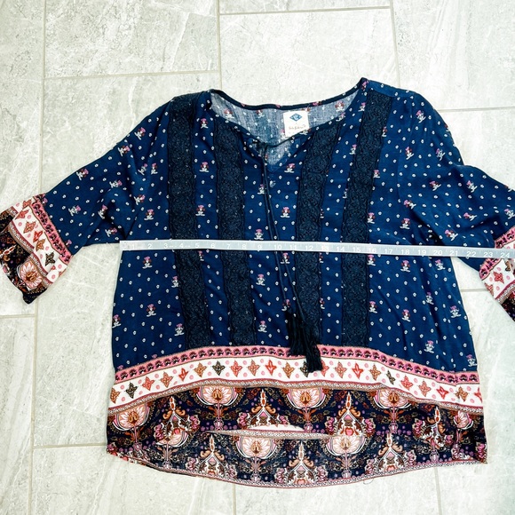 Sadie Robertson Blue and Pink Paisley Peasant Top Size XL - Picture 5 of 8
